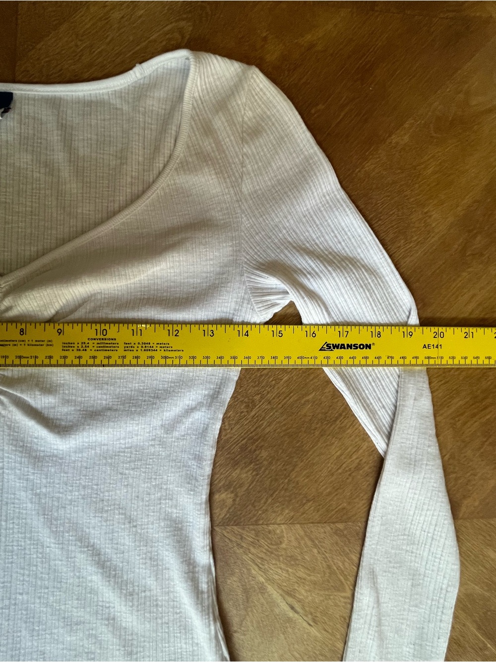 ✨ Old Navy White Ribbed Ruched Long Sleeve Top | Women’s Small 🤍 - Picture 5 of 9